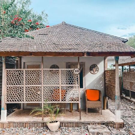 Bungalow Cafe Gili Beachfront Gili Meno Exterior photo