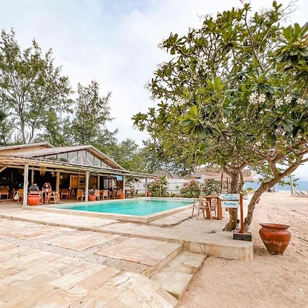 Bungalow Cafe Gili Beachfront Gili Meno Exterior photo
