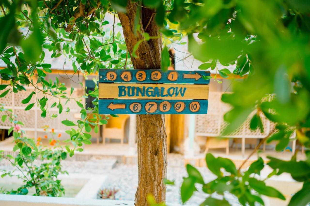 Bungalow Cafe Gili Beachfront Gili Meno Exterior photo