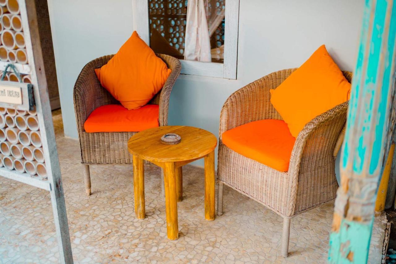 Bungalow Cafe Gili Beachfront Gili Meno Exterior photo