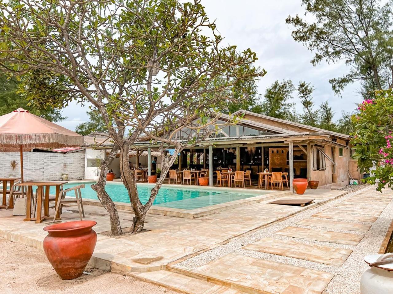Bungalow Cafe Gili Beachfront Gili Meno Exterior photo